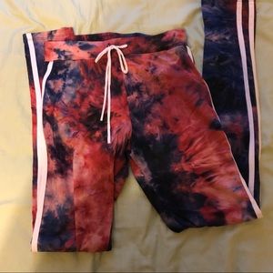 Multicolored ankle-length leggings.